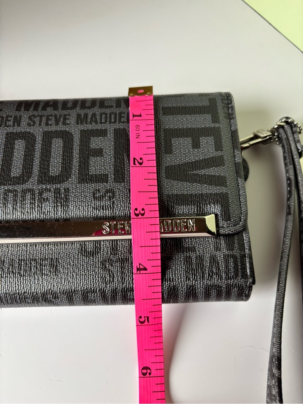 STEVE MADDEN Gray Logo Bar Wristlet with Removable Strap - Picture 8 of 8